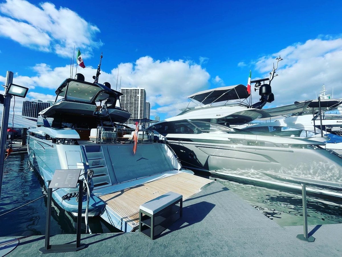 SkipperBuds's tweet photo. Absolutely gorgeous! The Azimut booth at the Miami Boat Show is the place to be. Look at these incredible, luxury yachts just waiting for a new captain! SkipperBud's is at the Azmiut booth, so stop by and see us if you are in Miami! 
#azimutyachts #miamiboatshow #luxuryyachts https://t.co/D7HiZjVAFk