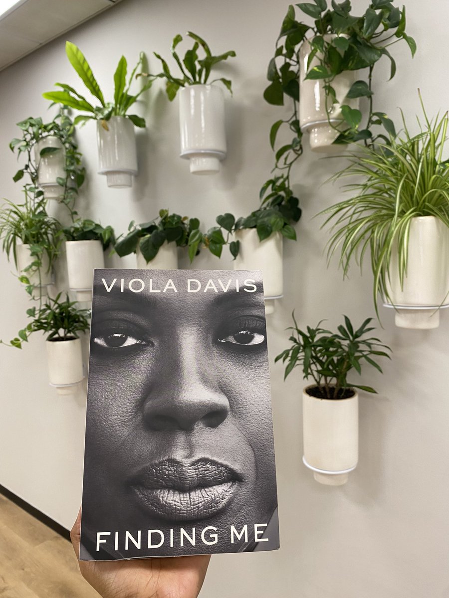 Finished this baby last week & yes it’s worth all the hype. It’s deep, it’s personal, it’s painful, it’s insightful, I enjoyed the focus on the work of #AugustWilson
Her reflections about her father in chapter 16 hit very close to home. The healing power of books ❤️📚 #FindingMe