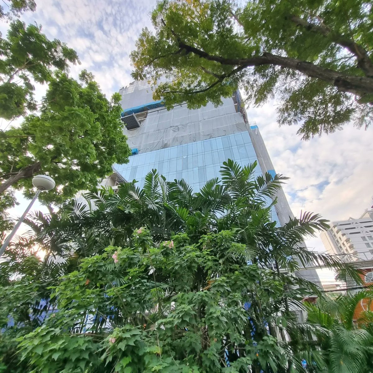livingbkklive's tweet photo. THE EXTRO PHAYATHAI-RANGNAM ติดสวนสันติภาพ #singhaestate #theextro #phayathai #rangnam #livinginbkk https://t.co/PPioBk5ya3