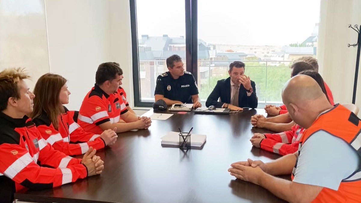 afalonsob's tweet photo. 🚑 Gracias al impulso dado a #ProteccionCivil en 2022 nos presentamos a la estrategia “MunicipioSeguro” d #FEMP:
👉🏼 Xq por 1ª vez contamos con un Plan d Emergencias
👉🏼 Xq incrementamos nuestra plantilla de Técnicos de Emergencia 
👉🏼 Xq ampliamos tb sus medios

Conseguir y seguir https://t.co/DS3YzcpJ2t