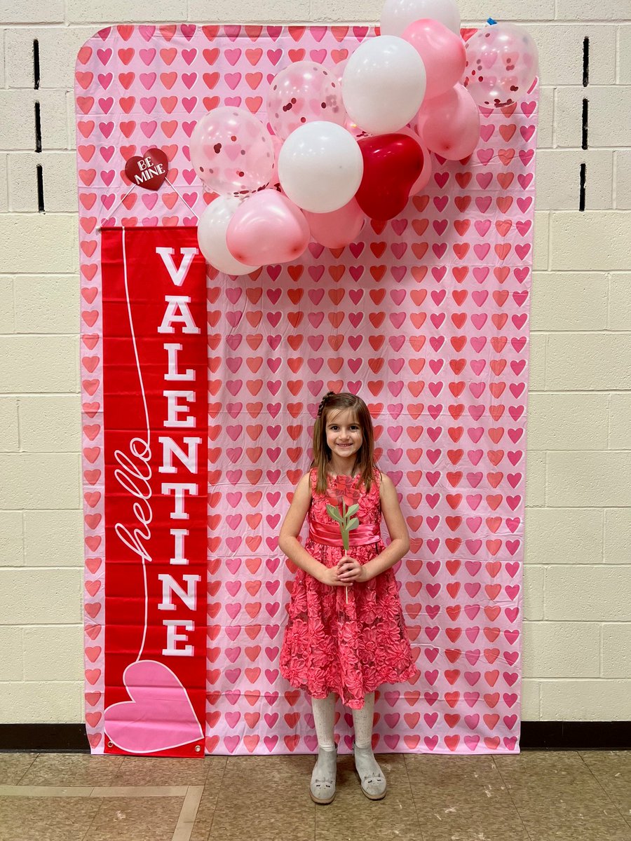 RHLSD_Colts's tweet photo. Secrest hosted our annual Special Persons Dance and Literacy Night on February 10. Activities included: dance lessons, a selfie station, a book reading and a VR demonstration of the new building project. It was an amazing night with over a 100 in attendance! 💃📖 #GoColtsRH https://t.co/4D4qrTklFe