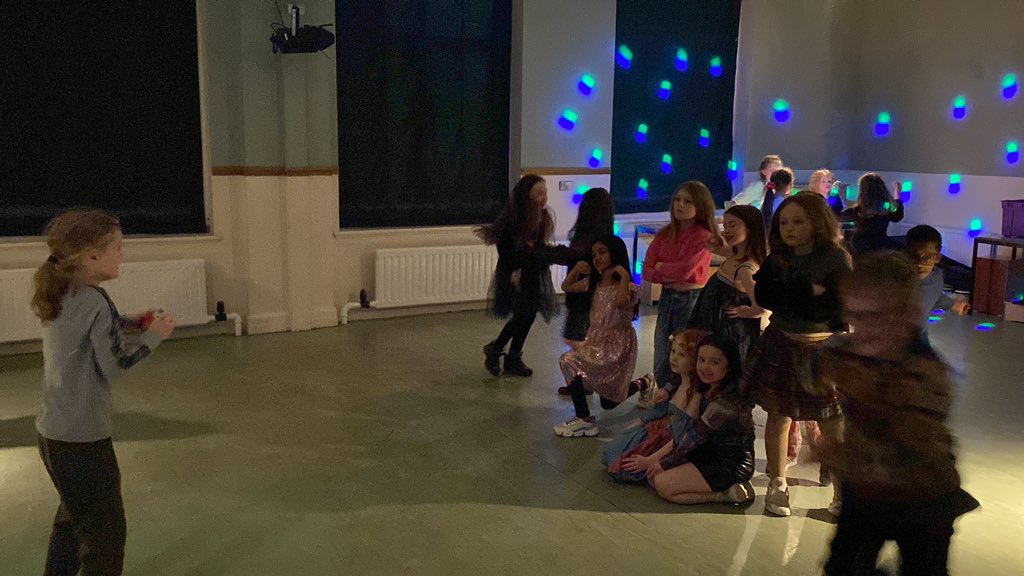 Class 3/4M tweet media