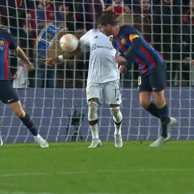 ErenX1606's tweet photo. @FeranmiItz @brfootball Dude literally refs saved you https://t.co/rCkCk6QQ0t