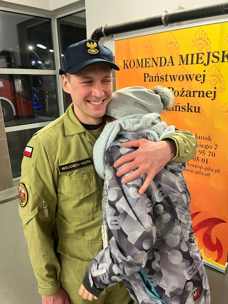 KGPSP's tweet image. 🇵🇱🇹🇷 Strażacy grupy #HUSAR po dniach rozłąki powrócili dziś do swoich macierzystych jednostek i co najważniejsze do swoich rodzin❤️👨‍🚒👨‍👩‍👧‍👦

📸KM PSP Gdańsk, @KWPSP_Lodz