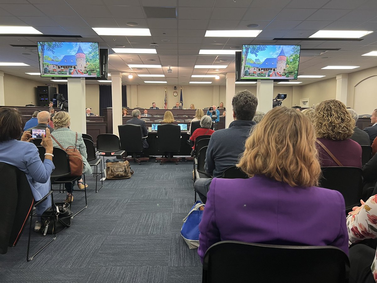 ACSCANKY's tweet photo. Great #KYCancerActionDay! We applaud @5boymom and the members of the House Health Services Committee for passing House Bill 180, which improves access to biomarker testing. #HB180 will save lives lead to better health outcomes #kyga23 @KYHouseGOP @kyhousedems https://t.co/ahiNVGU1D5