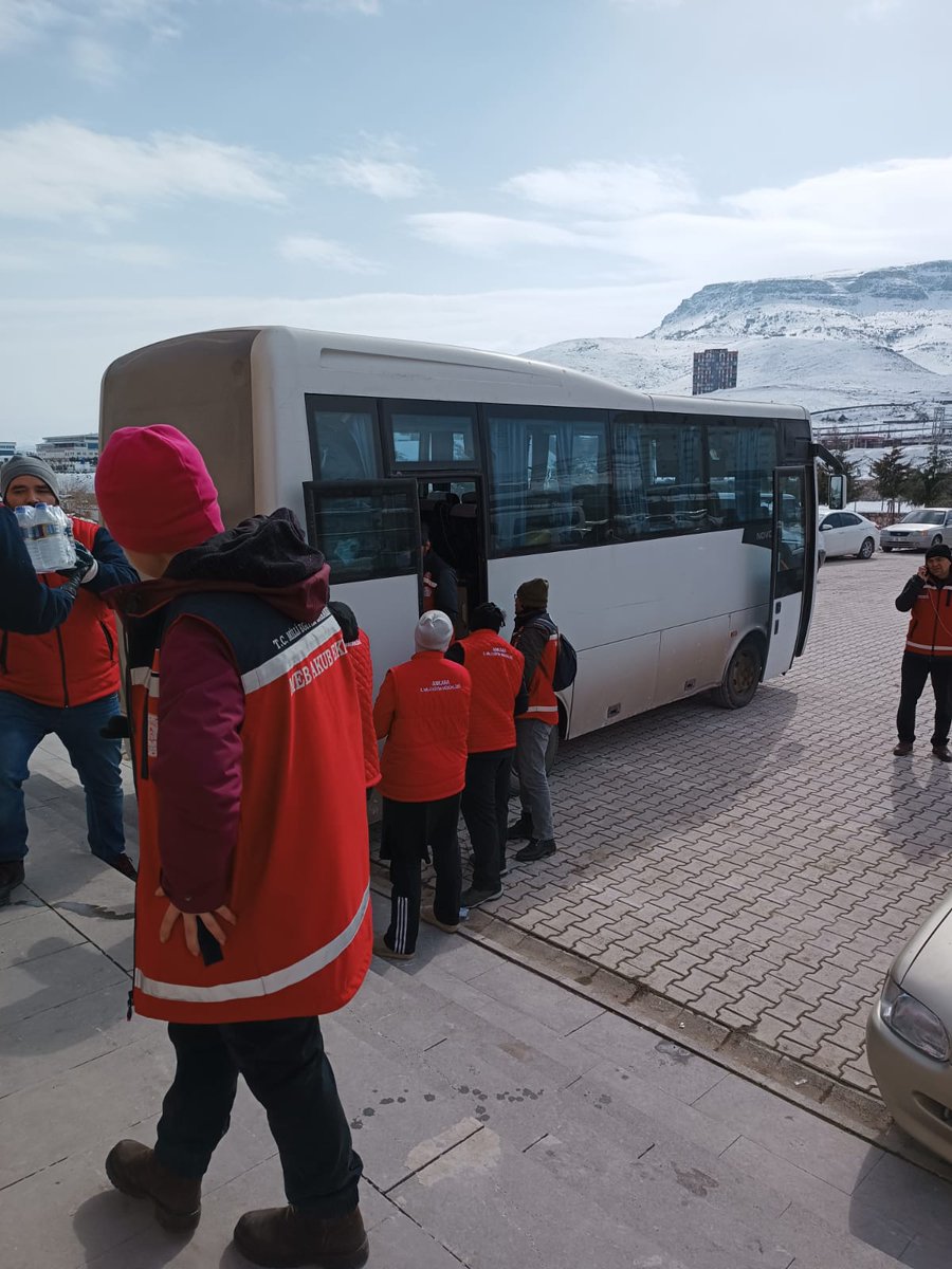 ozkan_meb's tweet photo. Deprem Bölgelerinde destanlar yazan  İl İSGB Koord., MEB AKUB Ekiplerimize,  İlçe İSG Uz, İlkyardım Mesul Müd, Okul Sağlığı Sorumlularımıza, Periyodik Kontrol Uz, Okul Sağlığı Hemşirelerimize, Gönüllü Personel ve Öğretmenlerimize, tüm çalışma arkadaşlarıma teşekkür ediyorum. https://t.co/x4NoS49Tz7