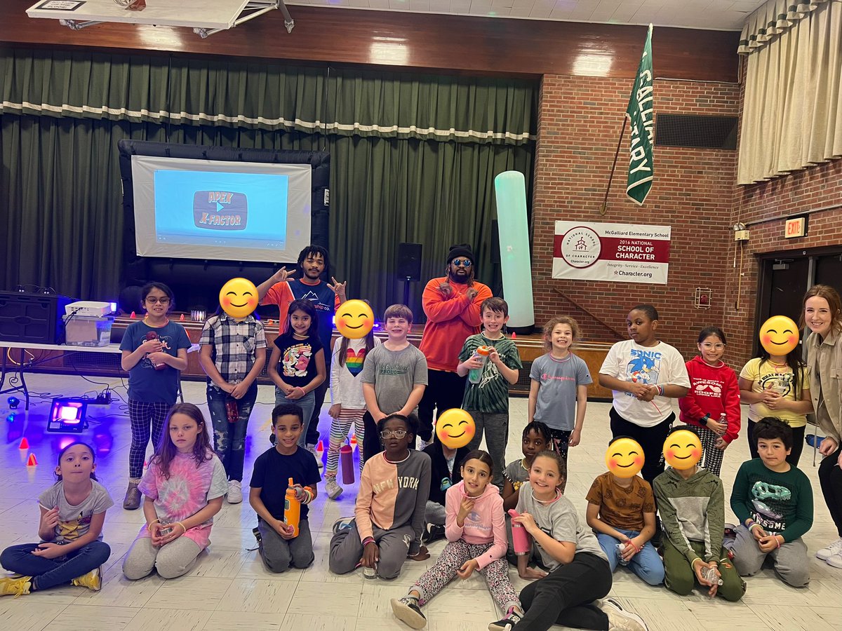 MrsDummeldinger's tweet photo. So much fun at the APEX Glow Party!!  @htsd_mcgalliard https://t.co/FJgVAd3mZc