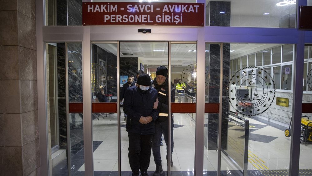 solhaberportalY's tweet photo. Kahramanmaraş'ta yıkılan Ebrar Sitesi'nin müteahhitlerinden biri tutuklandı 

https://t.co/JBdaSiKQgY https://t.co/9e8gi3hCBs