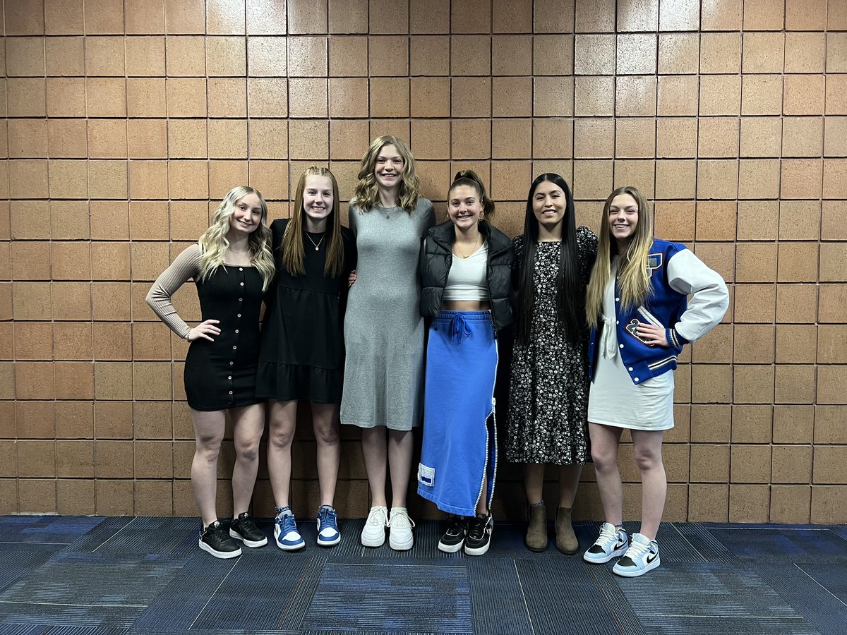 COME SUPPORT THESE SENIORS! Last home region game of the season! Come cheer on these seniors in their last region game! Tip off against Davis at 5:15! #thankyouseniors 

💙•💙•💙•💙•💙•💙