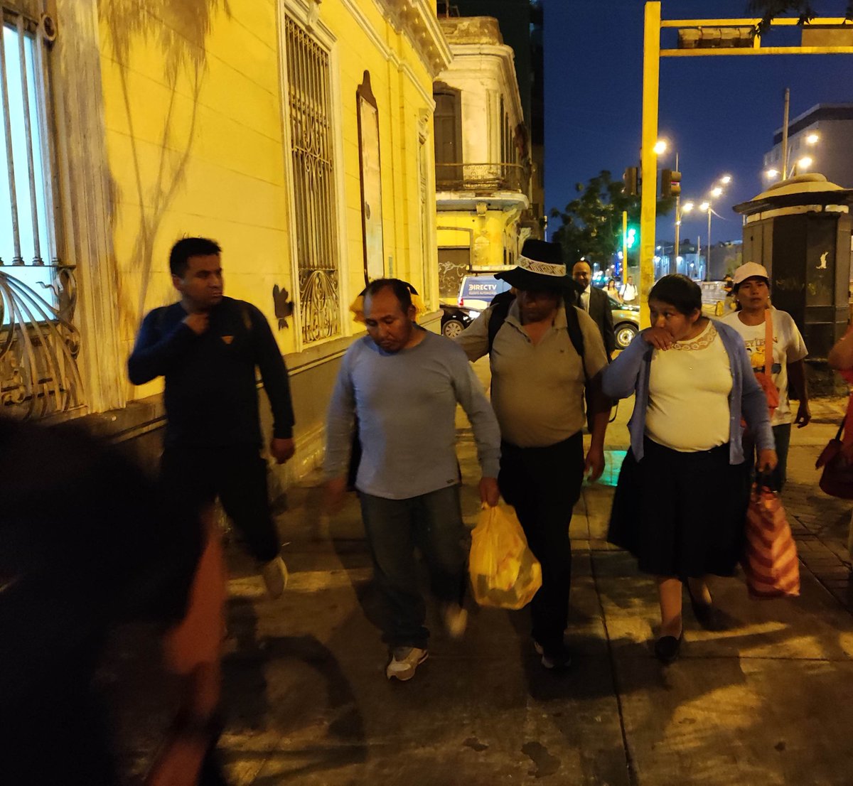 El presidente de la comunidad de T'inKe (Cusco) fue arbitrariamente detenido 31/1 en el Callao y liberado al martes por la noche con restricciones. La policía ha perdido el DNI del señor Jara y lo vuelve un indocumentado. Es chofer y tampoco le devuelven su licencia de conducir