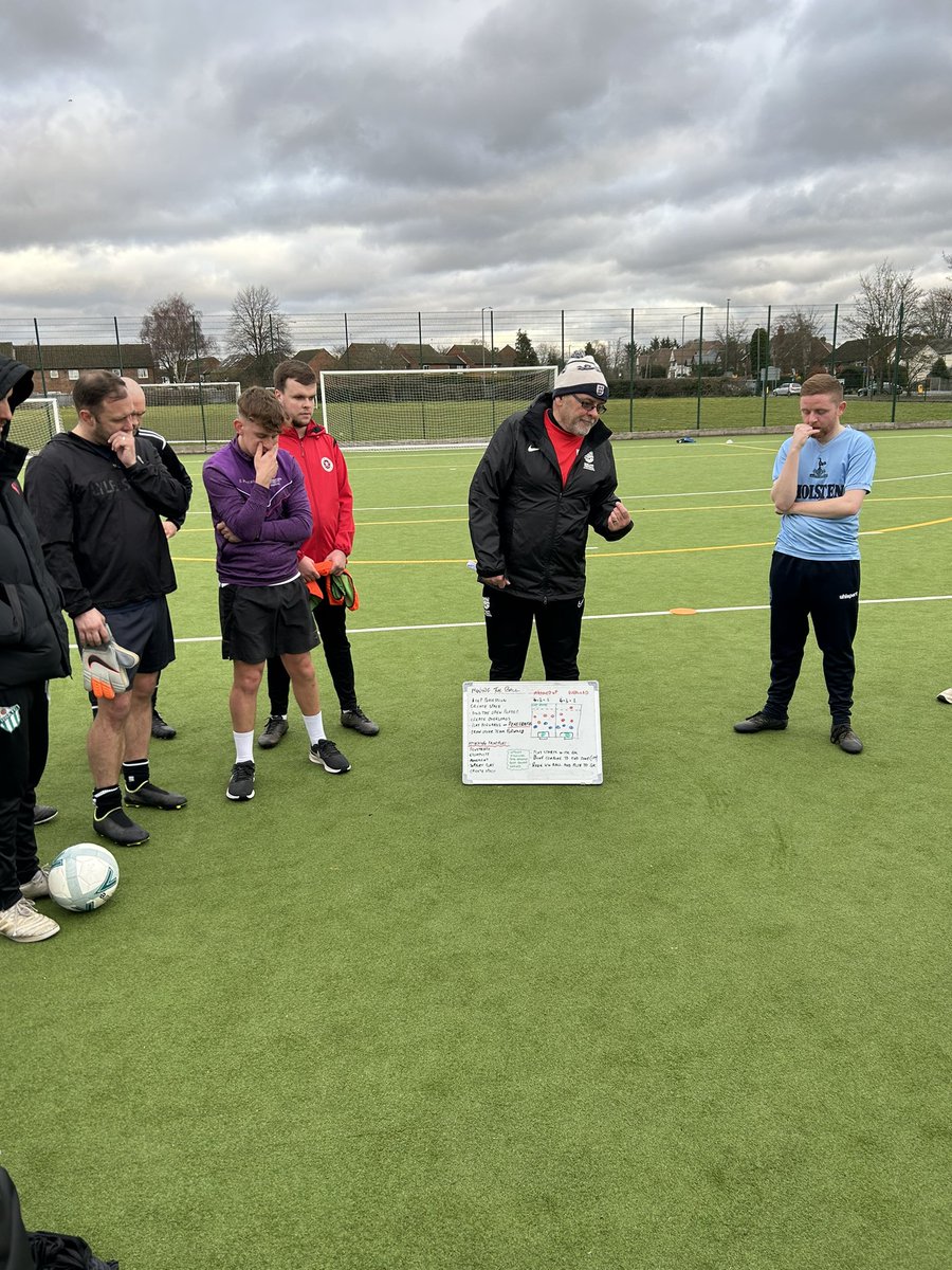 adamski110's tweet photo. Q: What do you get when you have 34 new UEFA C learners in one room?
A: Awesomeness!!! 🤙🏼
Such a top day at @RedgraveSC with @landsy66 & @kevinE1908 for the @EnglandLearning @BerksandBucksFA UEFA C. The bar has been set very high!
#UEFAC #CoachDevelopment #PracticeSpectrum https://t.co/s7D3y2O0G5