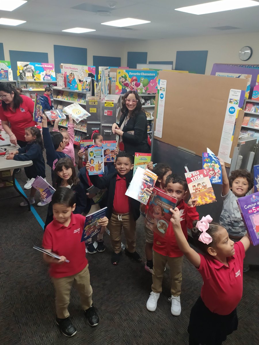 RECSTapestry's tweet photo. Thanks to an anonymous donor, our Titans have enjoyed a 100% sponsored book fair! Look at these excited faces! #TitansLoveToRead #TitansRead #TitanProud #TapestryTitans https://t.co/UxaBwMxzdo