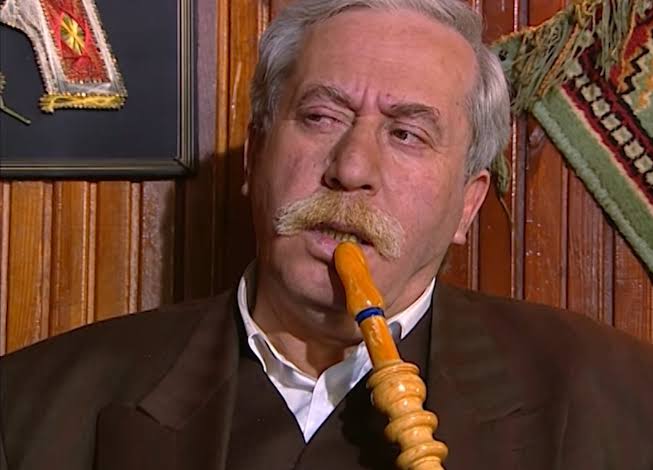 Biz ömrümüz vefa ettiğince doğru bildiğimizi yaptık. Devletimiz doğrudan yanaysa devletimizden yana olduk, devleti doğru yanda görmediğimiz zaman da milletimizin yanında olduk.

Bizim için devlet, millete hizmet için vardır.