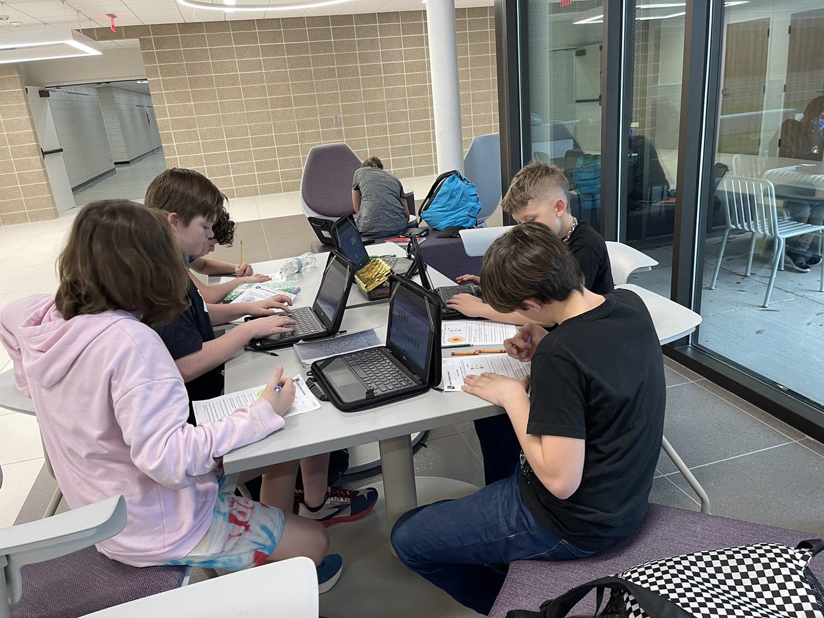 CeciGutierrez06's tweet photo. Accelerated Science Ss researching layers of Earth using Google Earth @llms https://t.co/RFo3IvPgsx