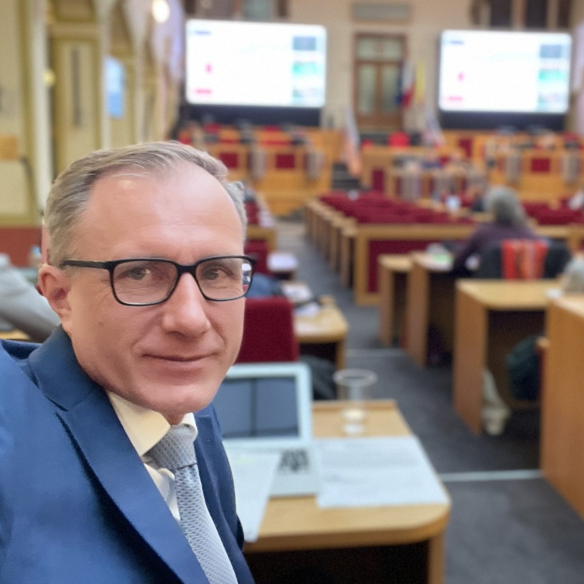 vojtechkos's tweet photo. Děkuji kolegům ze Zastupitelstva hlavního města Prahy za zvolení členem finančního výboru. Vážím si toho a na práci ve prospěch Prahy a Pražanů se těším. 😊 #praha #zhmp https://t.co/sTIKTwNqcS
