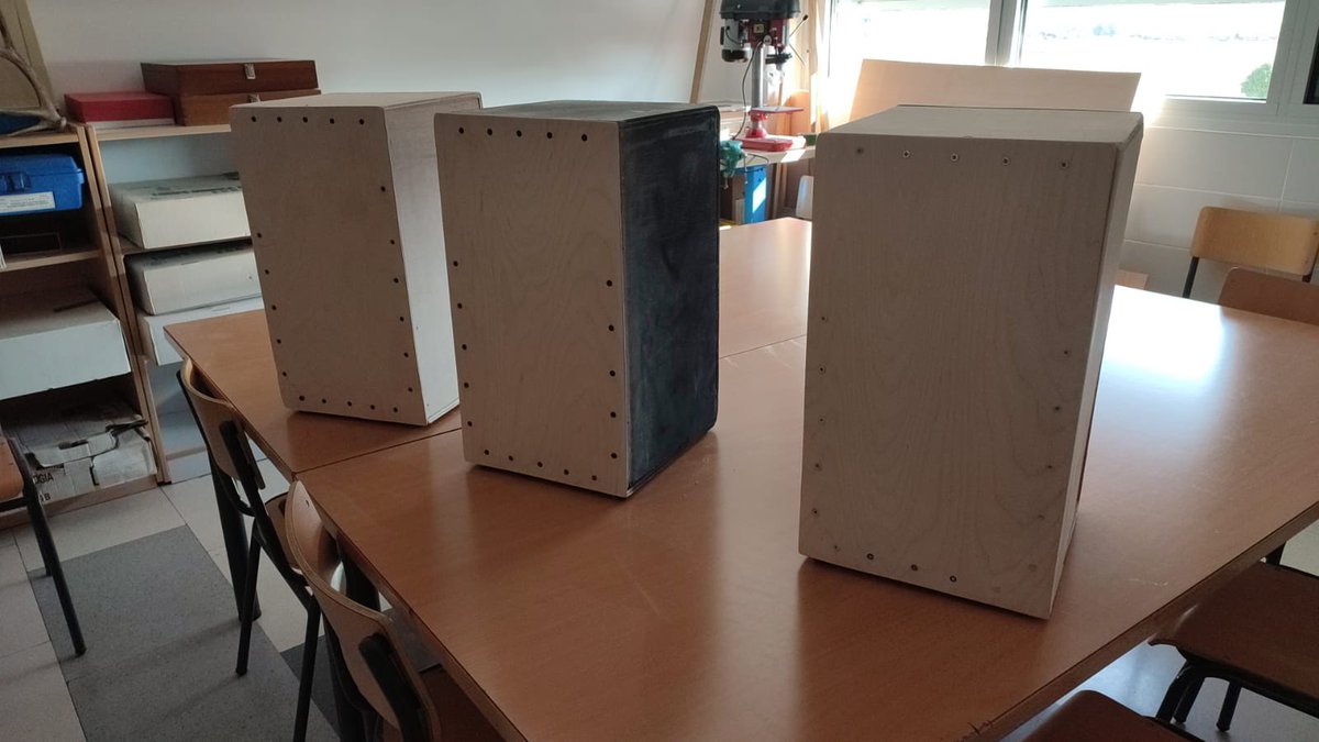 GregoriaArtacho's tweet photo. Nuestros alumn@s de 6º de primaria han construido estos maravillosos cajones flamencos en la carpintería del cole. Gracia chicos. Les daremos buen uso. https://t.co/Uo8YGdlDwG