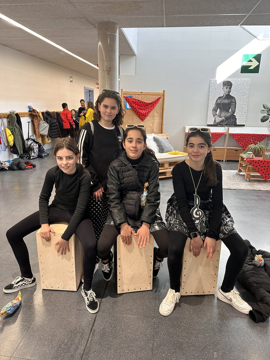 Nuestros alumn@s de 6º de primaria han construido estos maravillosos cajones flamencos en la carpintería del cole. Gracia chicos. Les daremos buen uso.