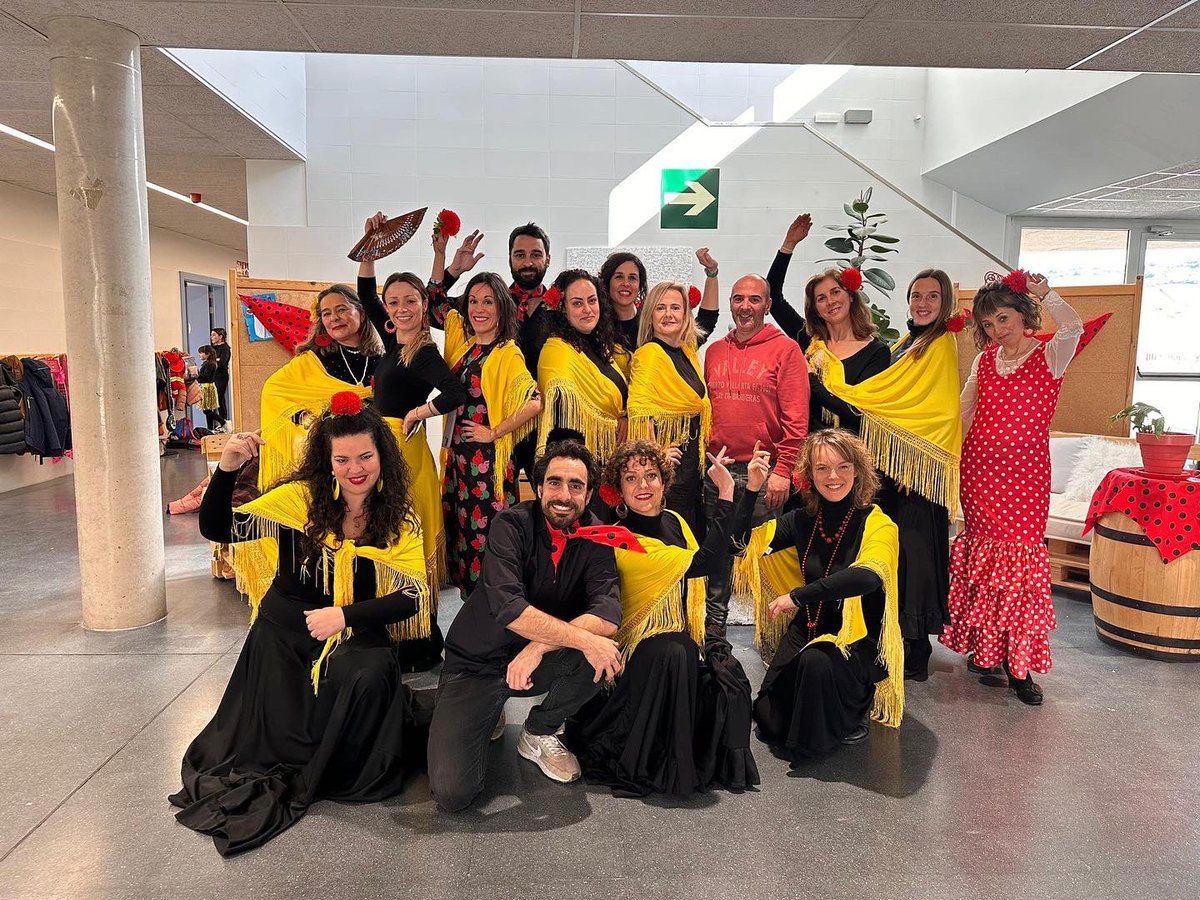 ¿Puede haber un claustro más molón? Seguiremos educando con mucho arte y olé.