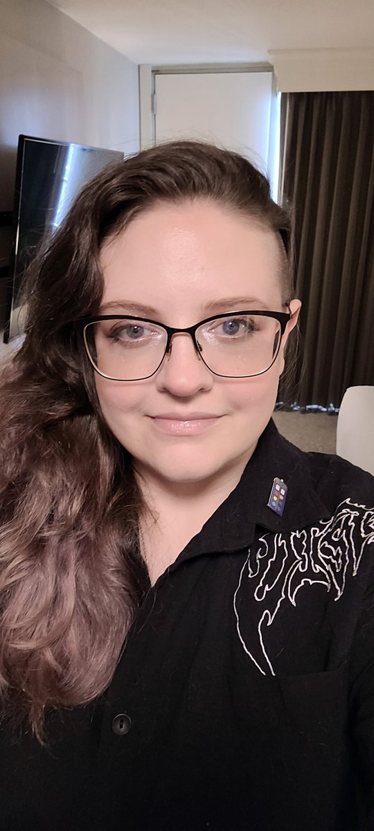 UhTerrible's tweet photo. My main goal for #gally1 this year is to make friends(and also obviously sit in on all the cool panels, but mostly friends!) Just look for the slightly disheveled goth of you want to say hi! https://t.co/1IpKrUxcTJ
