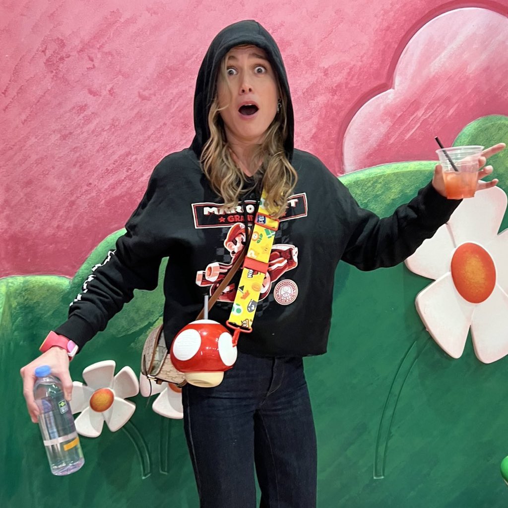 “just how fast the nights changes”

look at her go 🍄❤️ #SuperNintendoWorld