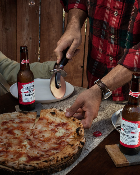 FuhrerEagle's tweet photo. The ultimate set up: Pizza &amp; @BudweiserUSA🙌 Raise your hand if this is how you're spending your Thursday night🙋🙋

#FuhrerEagleSales #Pittsburgh #PittsburghPA #Pennsylvania #Pizza #Budweiser #ThirstyThursday #StayingIn https://t.co/HzXS9OTJiy