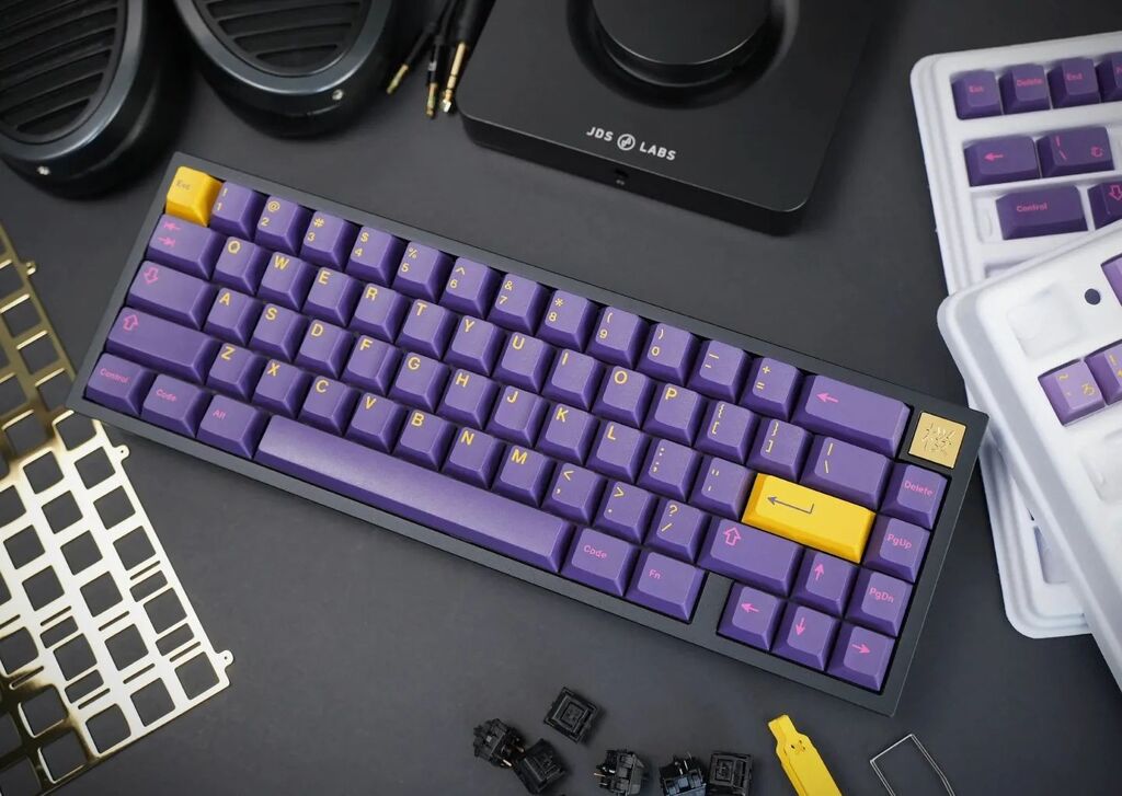 GMK Monarch
JDS Element III (Copper Ring)
Gateron Oil King Switches

Come check them out! Link in bio

#mechkeys #keycaps #mechanicalkeyboard #workstation #audio instagr.am/p/CovHccMvMUO/