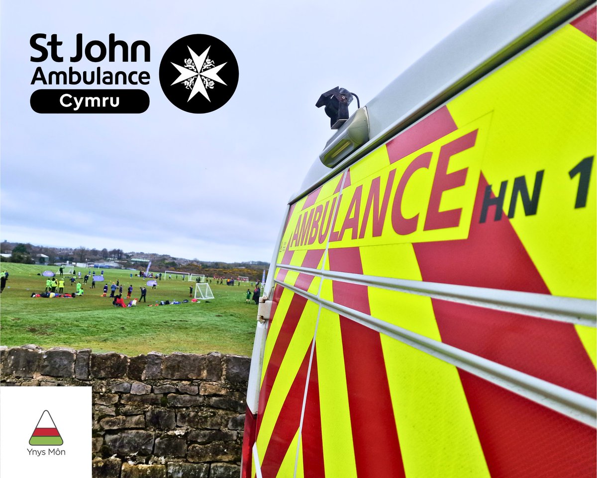 Ar ddyletswydd ar gyfer Cystadleuaeth Peldroed yr Urdd yn Amlwch heddiw. Da iawn i bawb oedd yn cystadlu.  ⚽️🥅🏆🚑@urddynysmon #firstaid #community #peldroed #SJAC