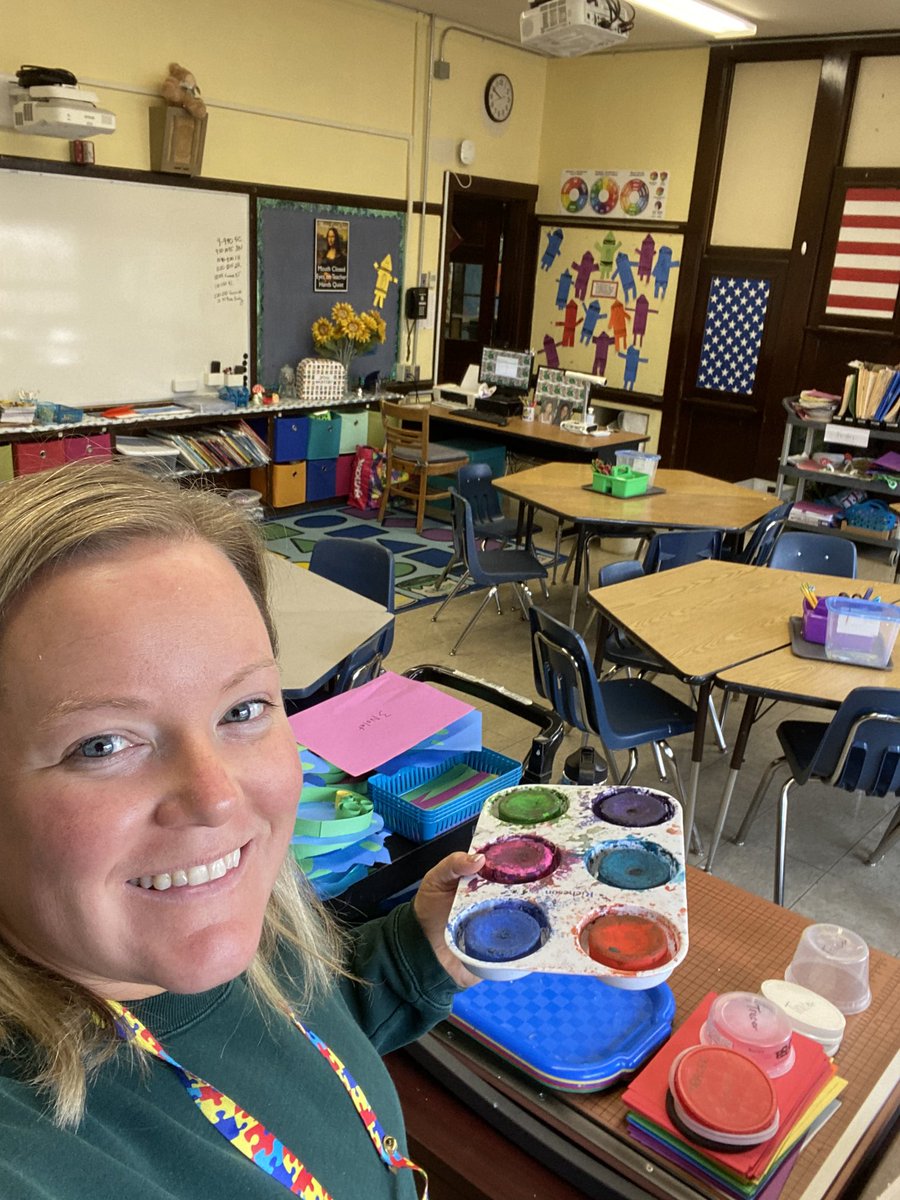 Just had the BEST DAY at <a href="/DPSRiverdaleES/">Riverdale School</a> I was able to give time for Ms. Oliveri time to do a full day peer observation and I got to see some of my favorite artists! Former students #beautifuloops