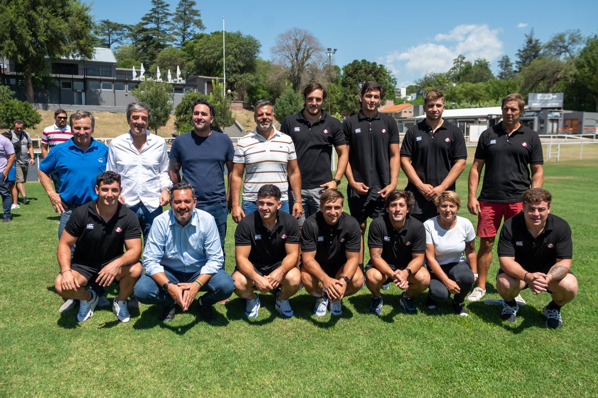 🏉 Acompañamos la presentación de Dogos XV, el equipo de #Rugby que representará a #CórdobaCapital en el torneo internacional Super Rugby Américas.

📆 El partido debut será este viernes 17 de febrero en el Tala Rugby Club, donde se disputará DOGOS XV versus YACARÉ XV.