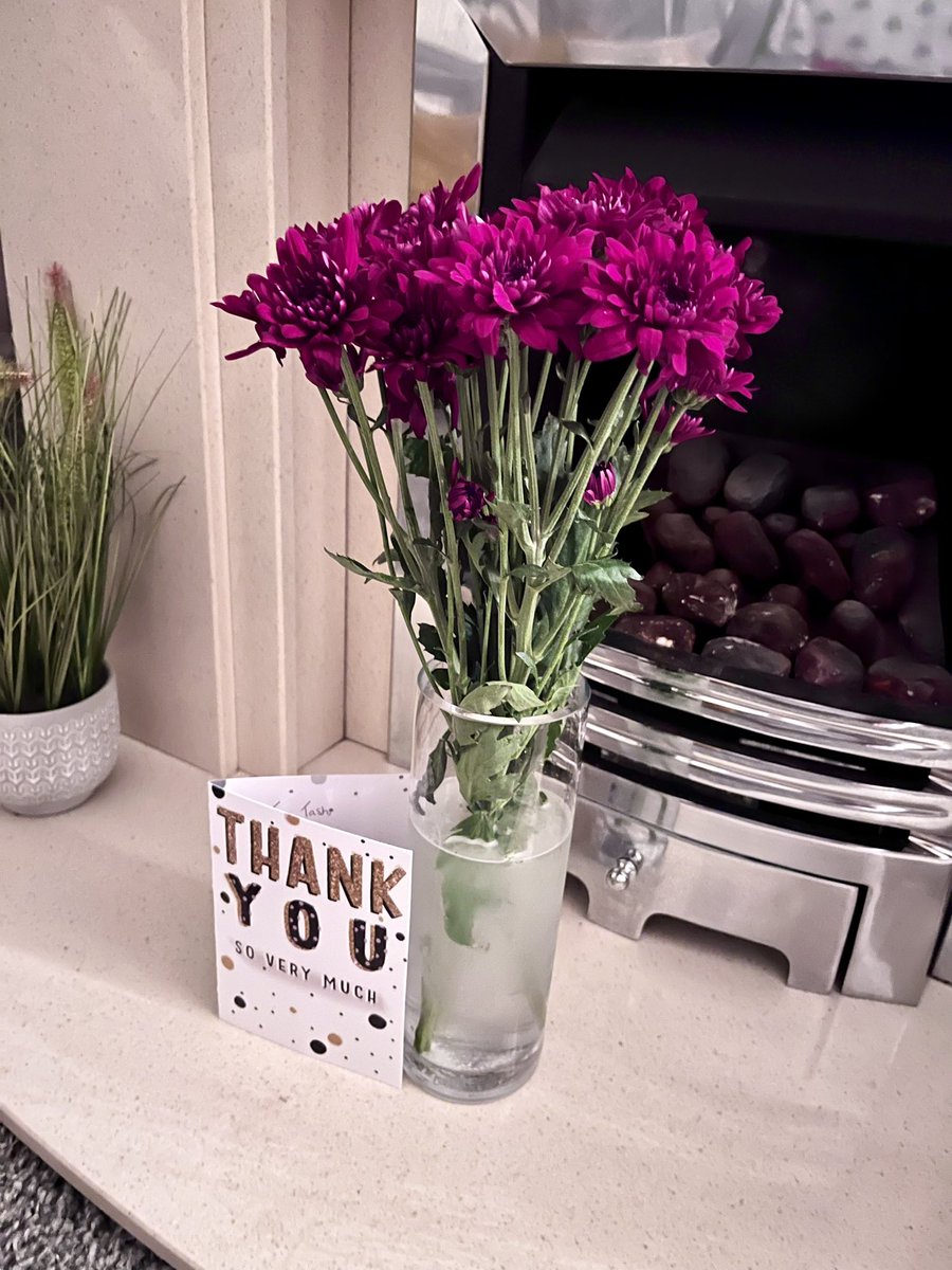 Beautiful card & flowers from our wonderful Trainee Nurse Associate 🥹 Your 6 month placement with us has flown by!! All the best for the future👩🏼‍⚕️ Keep on being amazing!! 🌈🤍

@PEFS_Lthtr @PES_lthtr @RDCU_lthtr @LancsHospitals #teamRDCU #electivesurgery #nursing #tna #nhs