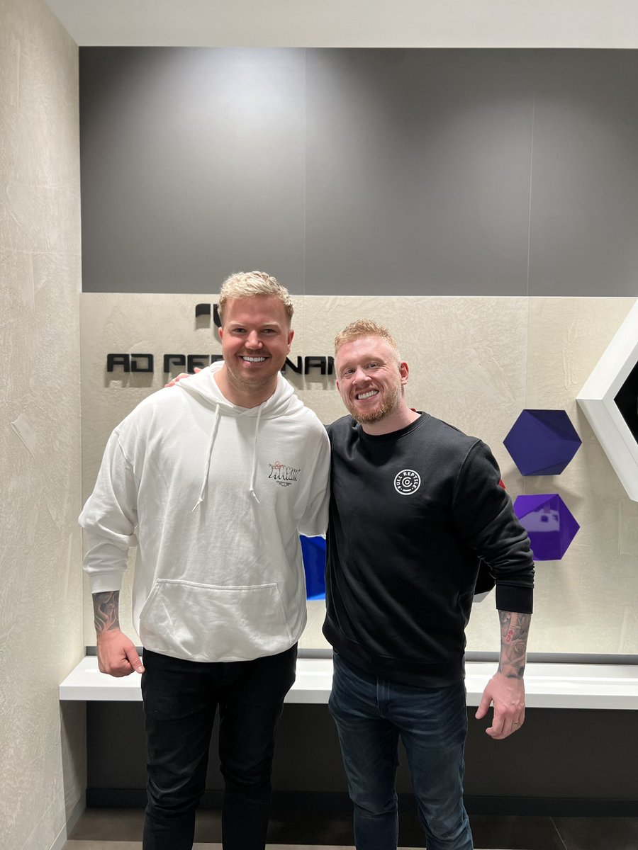 Unreal trip to Manchester with the boys topped off by bumping into the legend <a href="/paulisthejoker/">Paul Smith</a> 🙌🏼