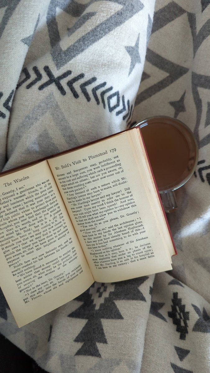 notnilorempty's tweet photo. When you're sick at home and have books to read. 💕🤗🍀
#AnthonyTrollope
#TheWarden
#EverymansLibrary https://t.co/Htw0ENMiTV
