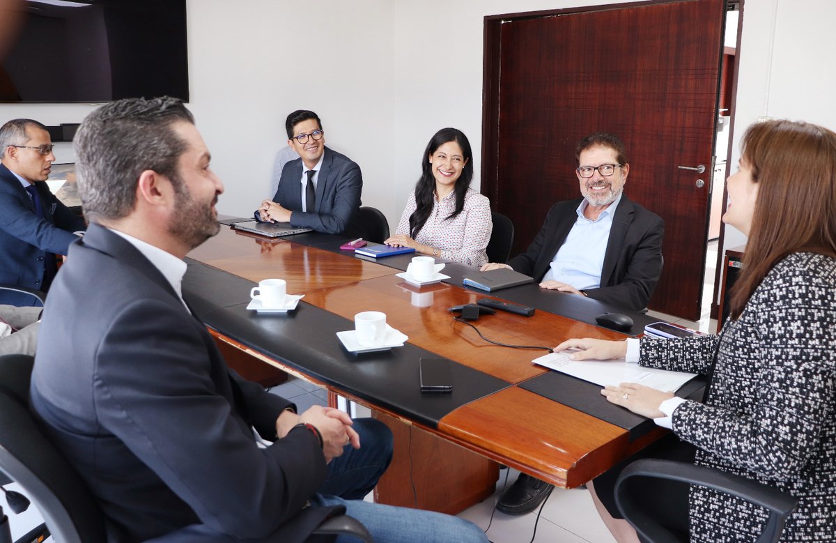 Telecom_Ec's tweet photo. Junto a @SelimJEdde de @Google mantuvimos una reunión donde establecimos alianzas para llegar a la meta de un Ecuador más conectado, en beneficio de todos los ciudadanos. ✍️
Unimos fuerzas para lograr la transformación digital del país. 🇪🇨
#TransformamosVidas
@Telecom_Ec https://t.co/VgeUisPJr5