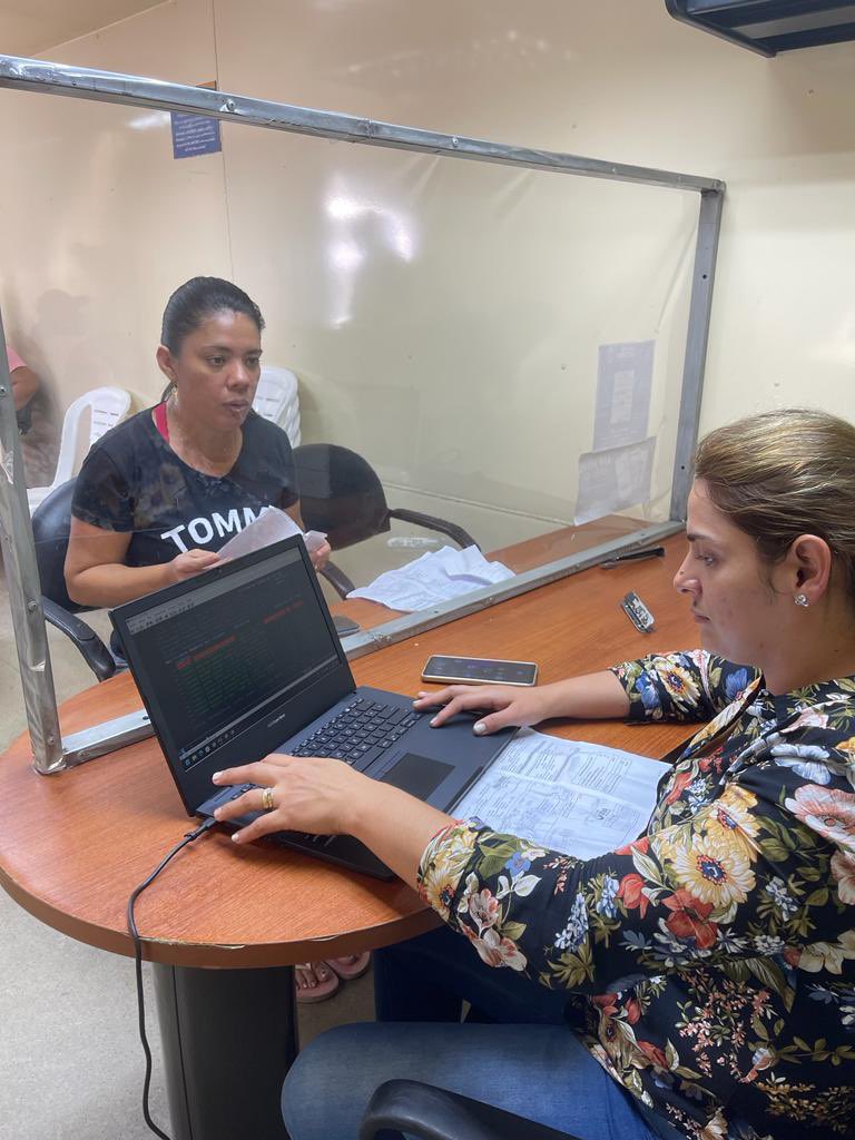 #LosRíos | Agencia Móvil visitó ciudadela Ciudad del Valle en Babahoyo, donde se atendieron decenas de usuarios que recibieron información sobre convenios de pago, subsidios y tips de ahorro energético. #CNELenTerritorio