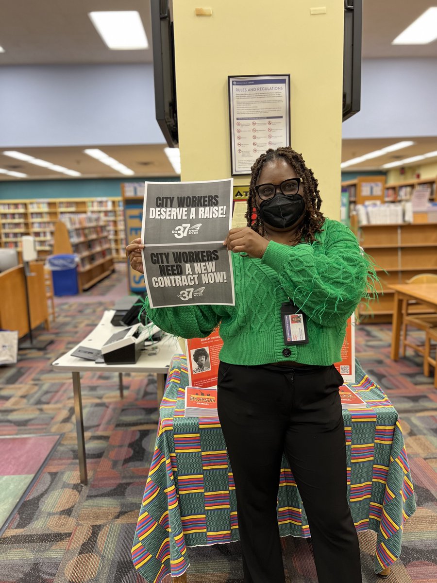 local1321's tweet photo. Local 1321 members at the St. Albans library. #DC37CONTRACTNOW @dc37nyc https://t.co/lKdbNtIXR1