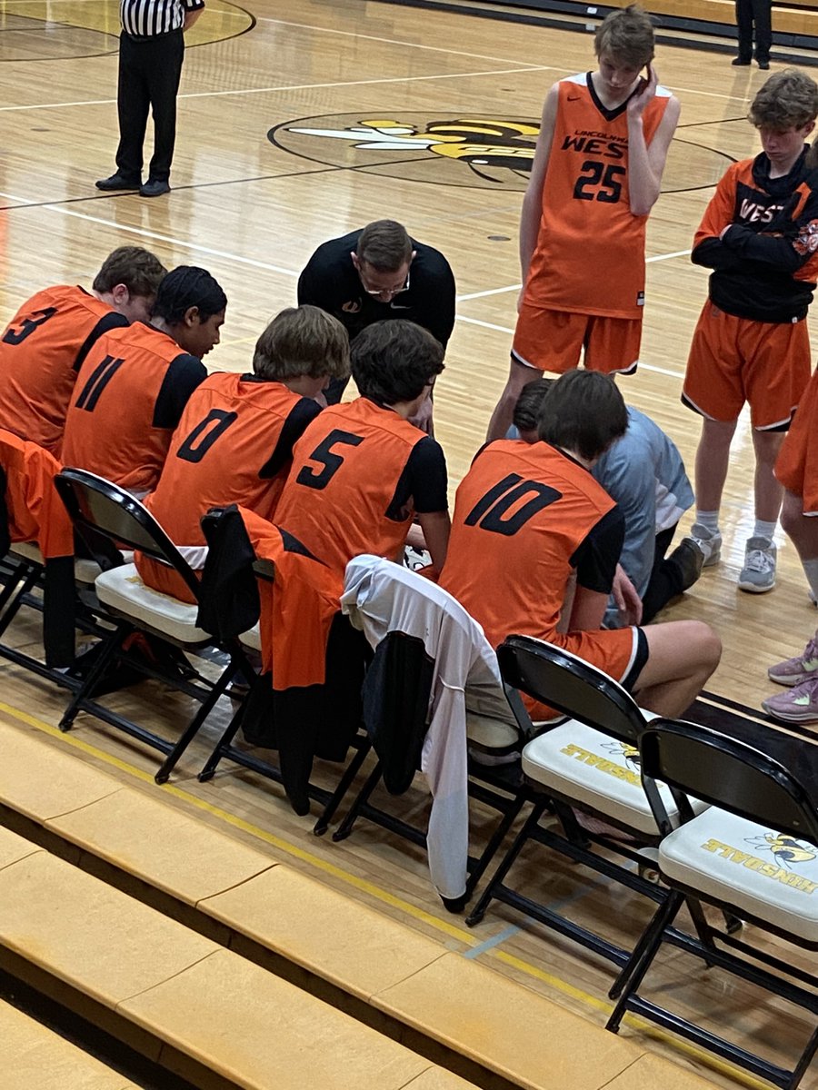 BenazuraC's tweet photo. One last ride #sophmoreyear @coates_dre @CoachLantero @jwillis311 #letsgetthatW https://t.co/VqF6gxfvB4