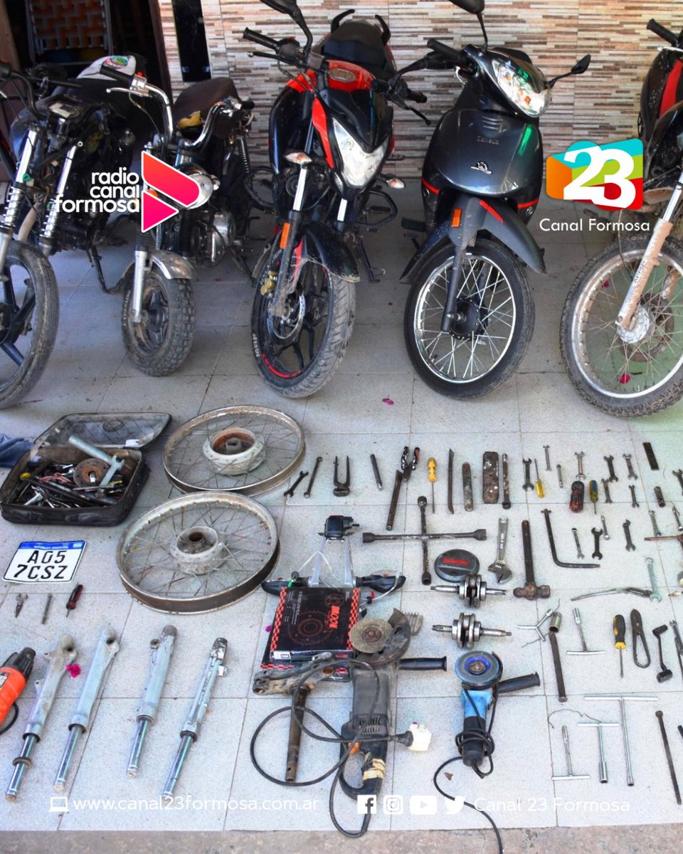 canalformosa's tweet photo. 🔴 #ALLANAMIENTOS • Cinco motocicletas recuperadas, llaves ganzúas y dos deteniendos, en el barrio Eva Perón y República Argentina.
#robos #hurto #policial #formosacapital #motocicletas #motos #ciudad #operativos #allanamientossimultáneos #policiadeformosa https://t.co/9N1CWYgRYQ