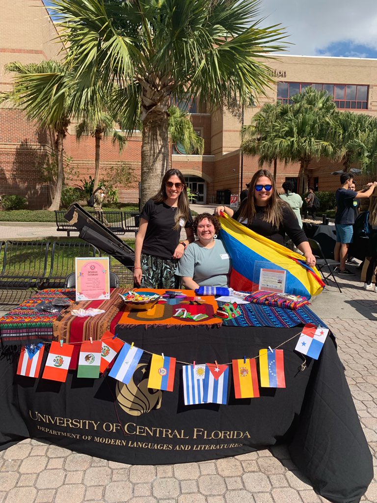 UCFSaGA's tweet photo. 2nd Annual Afro Latin Unity Day
🤎
Compartiendo cultura e idioma con la comunidad 🥰🤗
🤎
Sharing culture and language with the community 🥰🤗 https://t.co/9P0d7zMMn2