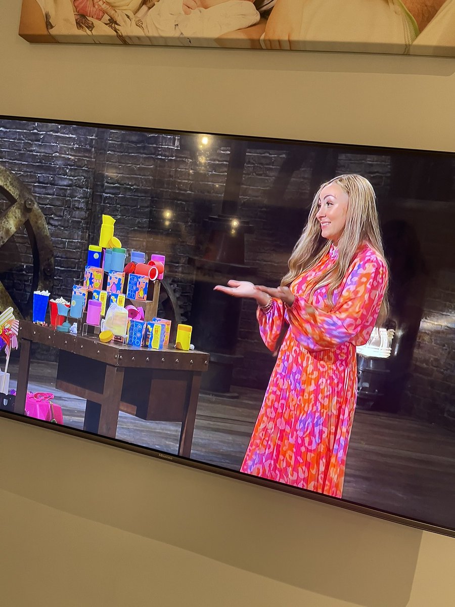 Who loved our whizzer? Zoe from <a href="/kiddiwhizz/">Zoe Chapman | Whizzer</a> is incredible and 2 dragons were definitely better than 1 this time (even if <a href="/StevenBartlett/">Steven Bartlett</a> did call me a vampire!) #DreamTeam