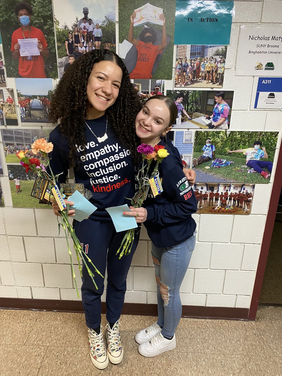 autum915's tweet photo. @BinghamtonCSD  BHS Liberty students deliver random acts of kindness to BHS staff, faculty, teachers, and students today in honor of tomorrows National Random Acts of Kindness Day 2023. @Kevin_Richman @nmatz10 @sfiorini28 https://t.co/D7WoULY2xk