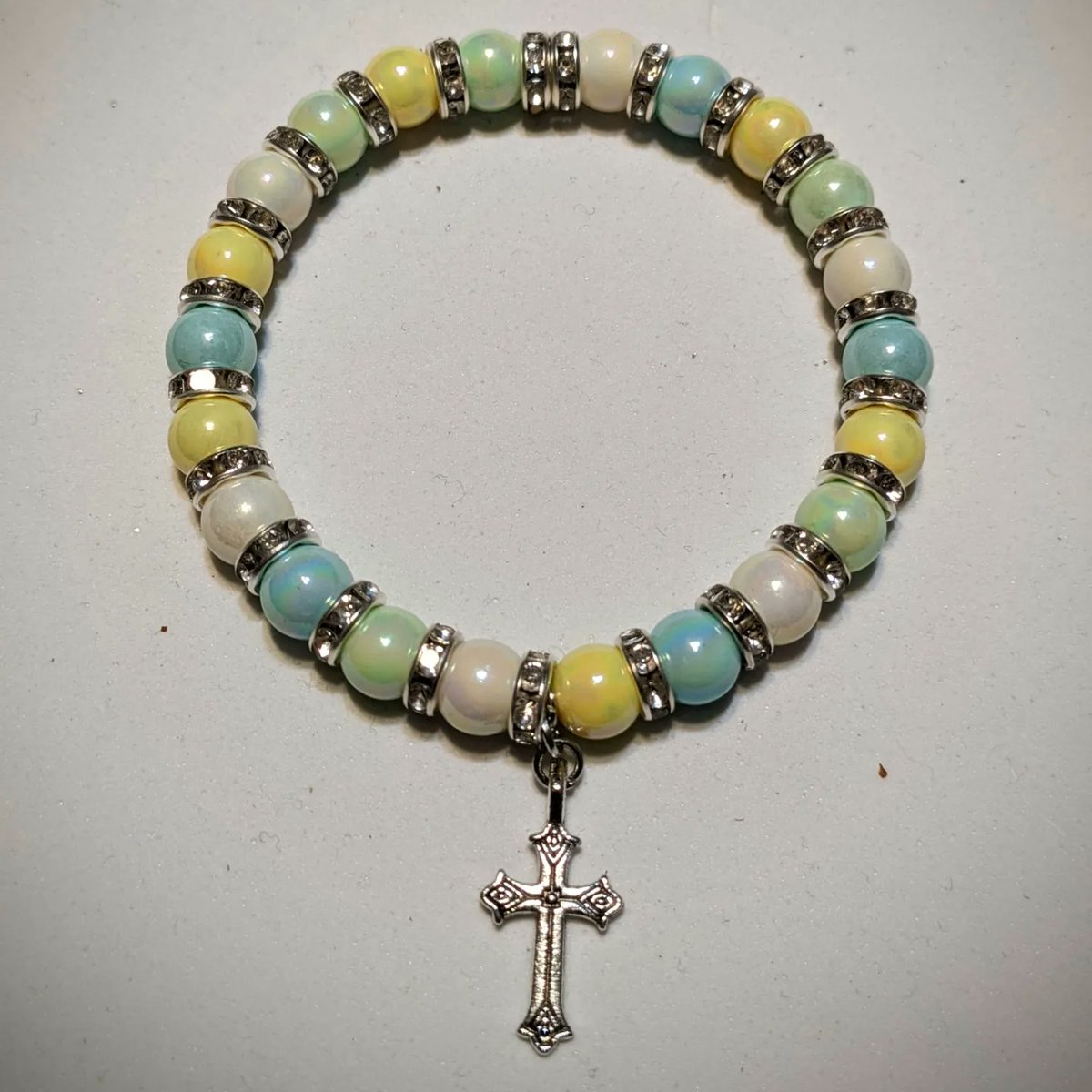 littleshoes08's tweet photo. Took a break on making bracelets due to taking care of my mom. But I'm at it again. 😊📿 #soothesmysoul #calmsmyanxiety #funhobby #braceletMaking https://t.co/e1ve9ChtGp