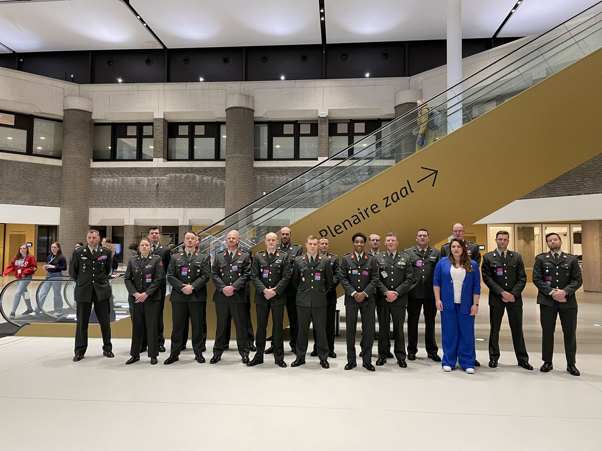 ESteenhoven's tweet image. Dank leden @DEFTweedeKamer Alexander Hammelburg, @pvalstar Tunahan Kuzu, Derk Boswijk en Kees van der Staaij:

➖warm ontvangst militairen

➖openhartig gesprek

➖alle ruimte voor vragen

#Defensie beschermt wat ons dierbaar is