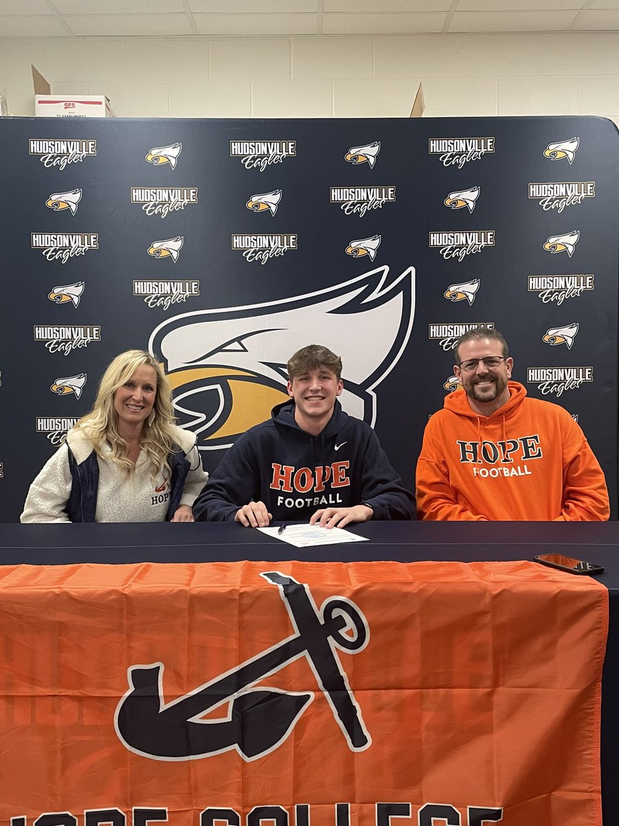 Congrats <a href="/elivanderveen4/">Eli Vanderveen</a> on signing with <a href="/HopeCollegeFB/">Hope College Football</a> today! The entire football family is proud of you and the young man you’re becoming! We’re excited to watch you play!