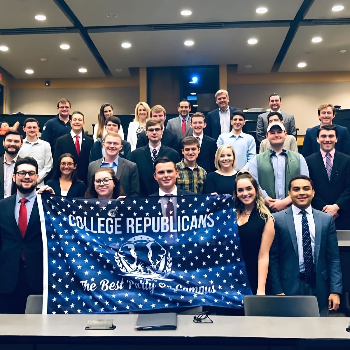 CTFCR's tweet image. Serving our greater communities at large is important. The friends we made along the way are priceless.

Truly the best party on campus!

@ctgop @gop #ctgop #ctrepublicans #ctcollegerepublicans #collegerepublicans #gop