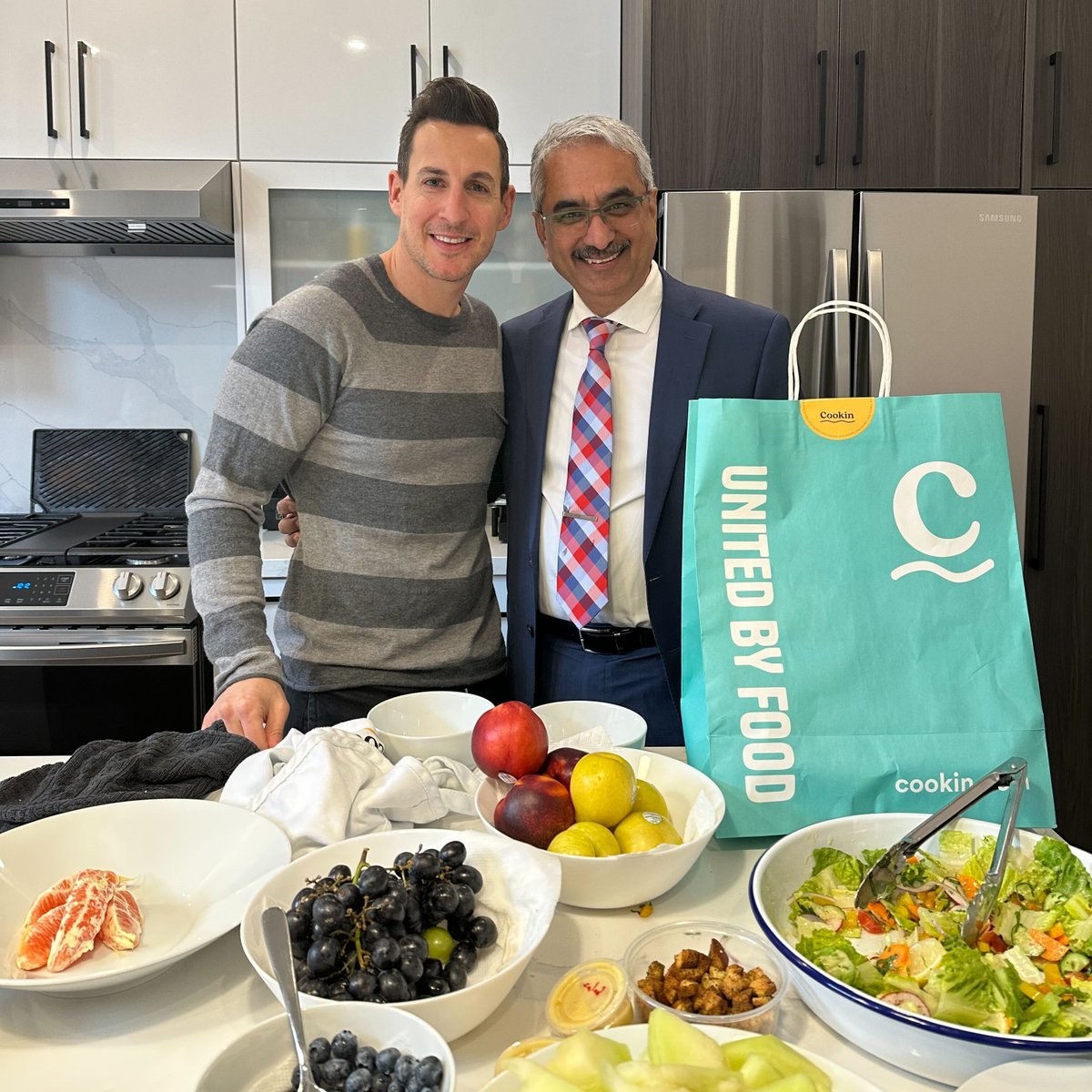 We were honoured to welcome @JagBadwal, Ontario Agent General to Cookin HQ. 

As we expand our homemade marketplace throughout the United States we appreciate Jag’s support of Ontario companies growing south of the border. 

#TorontoTech #FoodTech #UnitedByFood