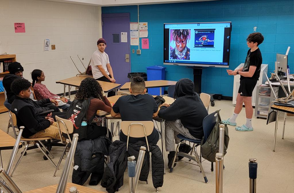 LTI Juniors Erven and Linko engaging with Argyle students thru Choices Mentoring Program 
@ArgylePrincipal @KennedyMCPSPrin