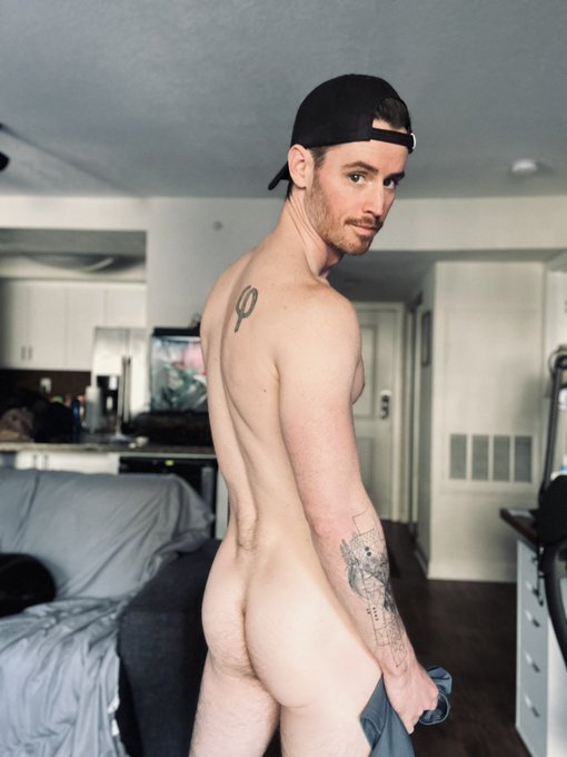 Just a cute little butt right now but you just wait and see! 🍑 https://t.co/XsxmkLMKYK