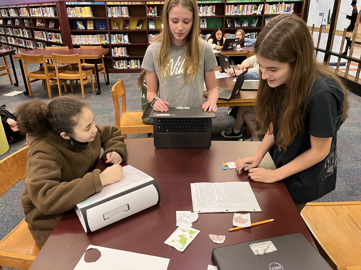 SachelleD's tweet photo. Day 3 of our #paperslide project and @TeacherLeader22 and I already have people recording into @MicrosoftFlip! Lots of creative thinking going on!! Can’t wait to see the final projects!! #onslowdlt #edtech #platetectonics @tylercfrench https://t.co/abWBH99gZV