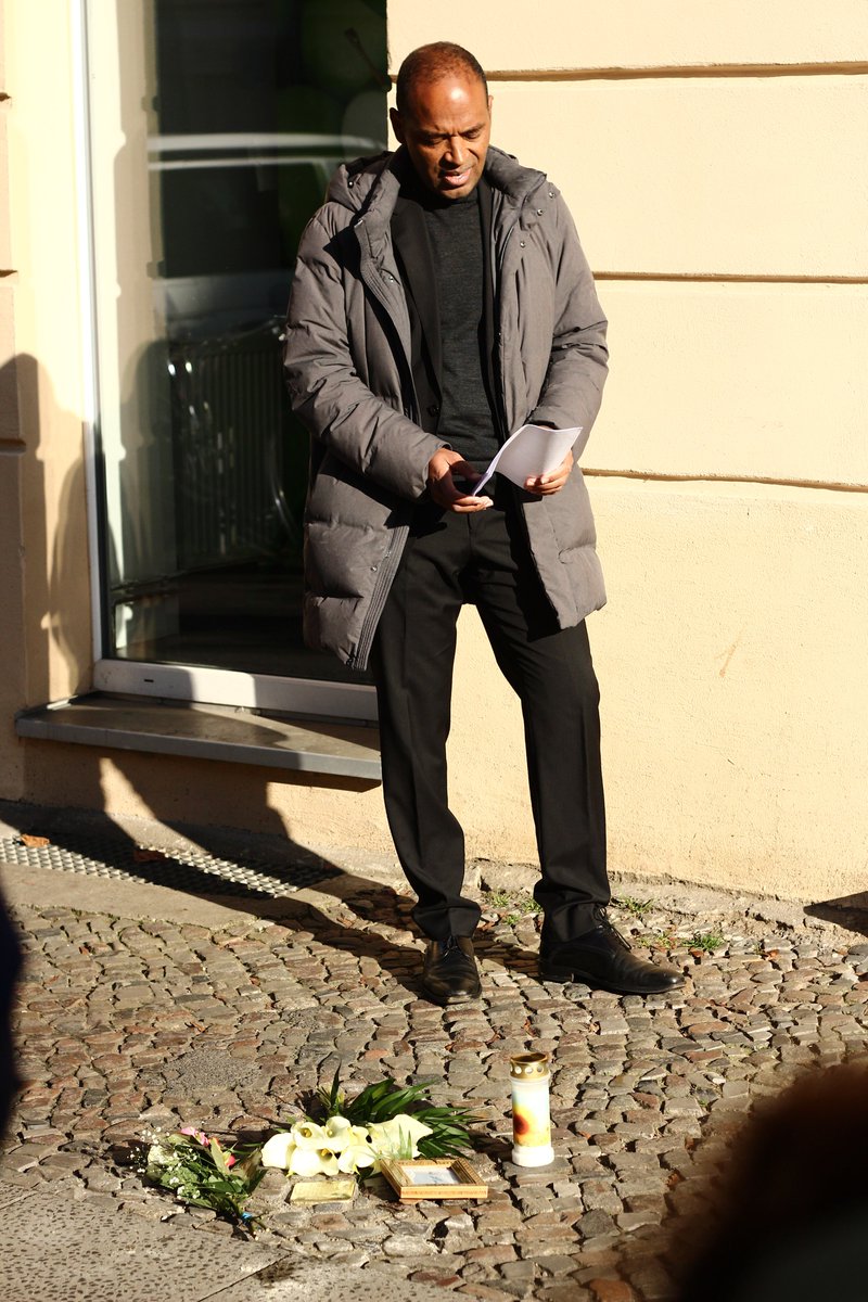 Weil er sein Schwulsein ausleben wollte, wurde Karl Otto Paul Hamme verfolgt, verurteilt, gequält &amp; ermordet.

Paul Hamme verstarb am 7. 6. 1940 im KZ #Sachsenhausen.

Zur Erinnerung an Paul Hamme wurde heute ein #Stolperstein verlegt. 🕯

⇨ stolpersteine-homosexuelle.de #NeverForget