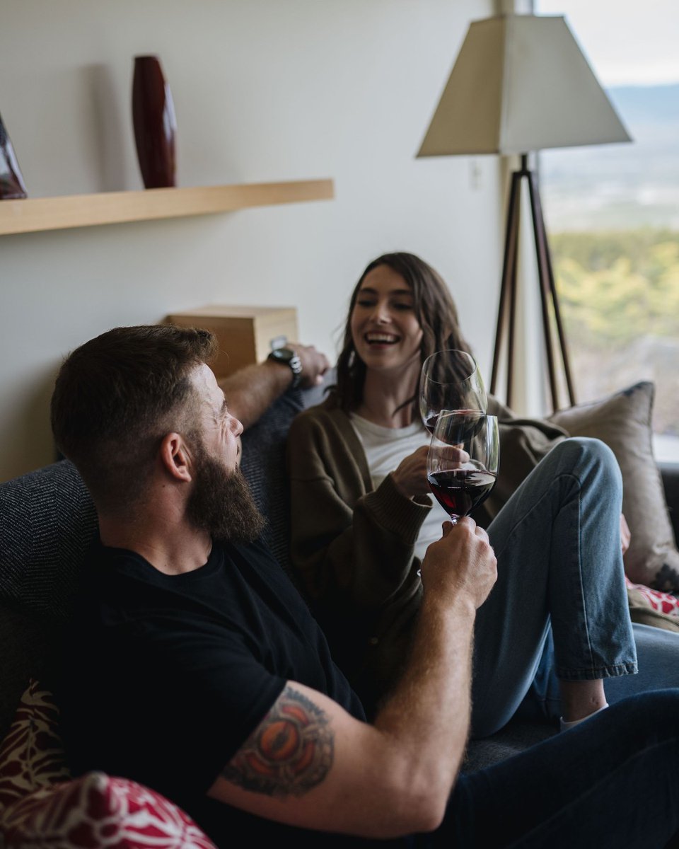 Happy International Syrah Day! Let’s fill our glasses and cheers to the marvellous red grape 🍷 Have you tried our 2019 Reserve Syrah yet? It’s the ultimate wine for those cozy, heartfelt moments. Order yours here: bit.ly/3KmzcEY #Tinhorn #InternationalSyrahDay #PureBC